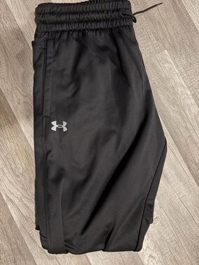 Under Armour Men’s Black sweatpants XL